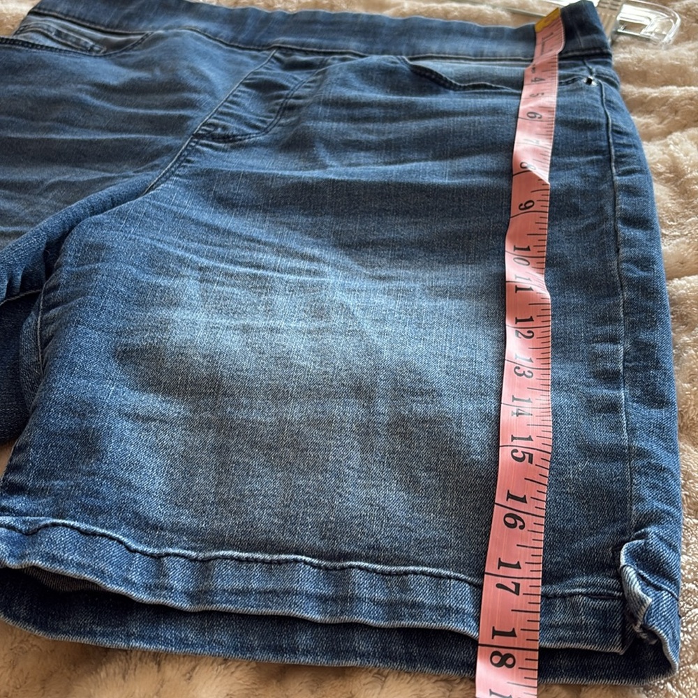 DKNY JEANS Denim Shorts - Picture 8 of 10